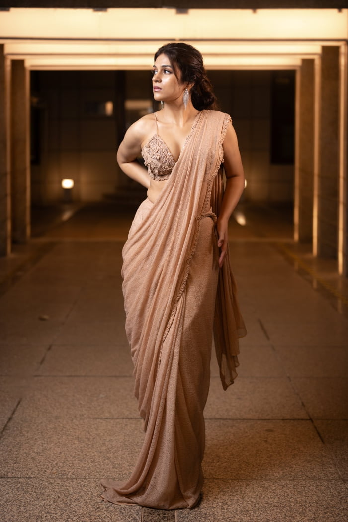 \"Trending Photos: Shraddha Das Sizzles in Stunning Images\"