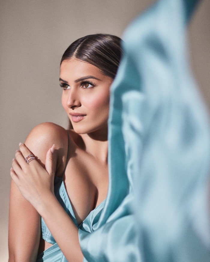 \"Trending Tara Sutaria: Captivating Photoshoot Moments\"