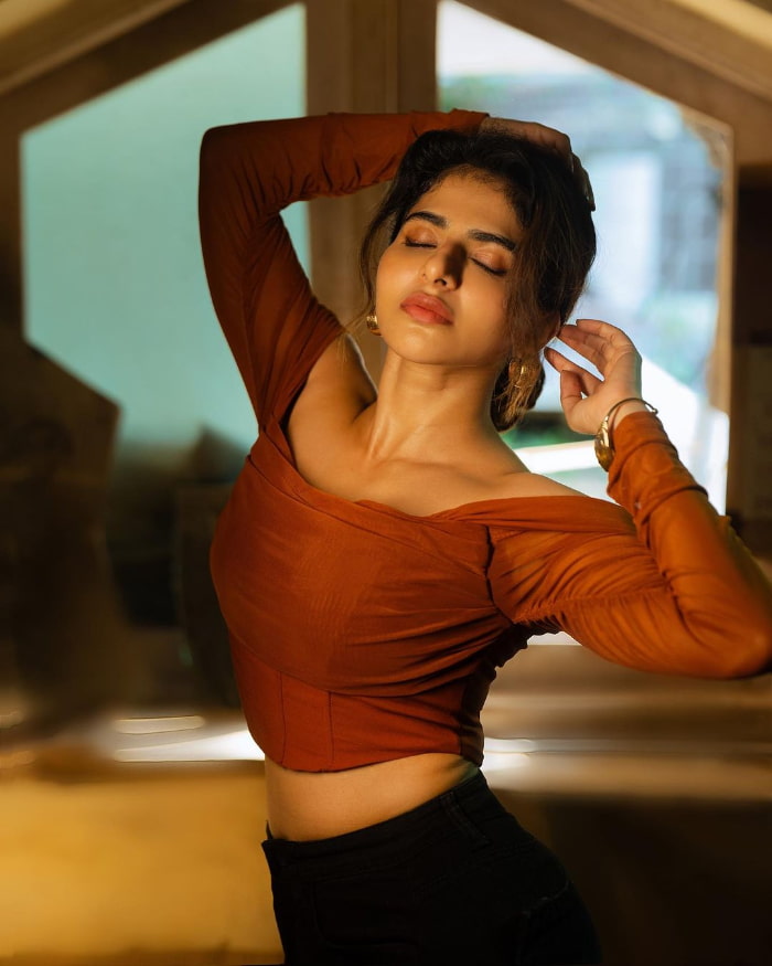 Captivating Aiswarya: Stunning Photos to Enchant Your Senses