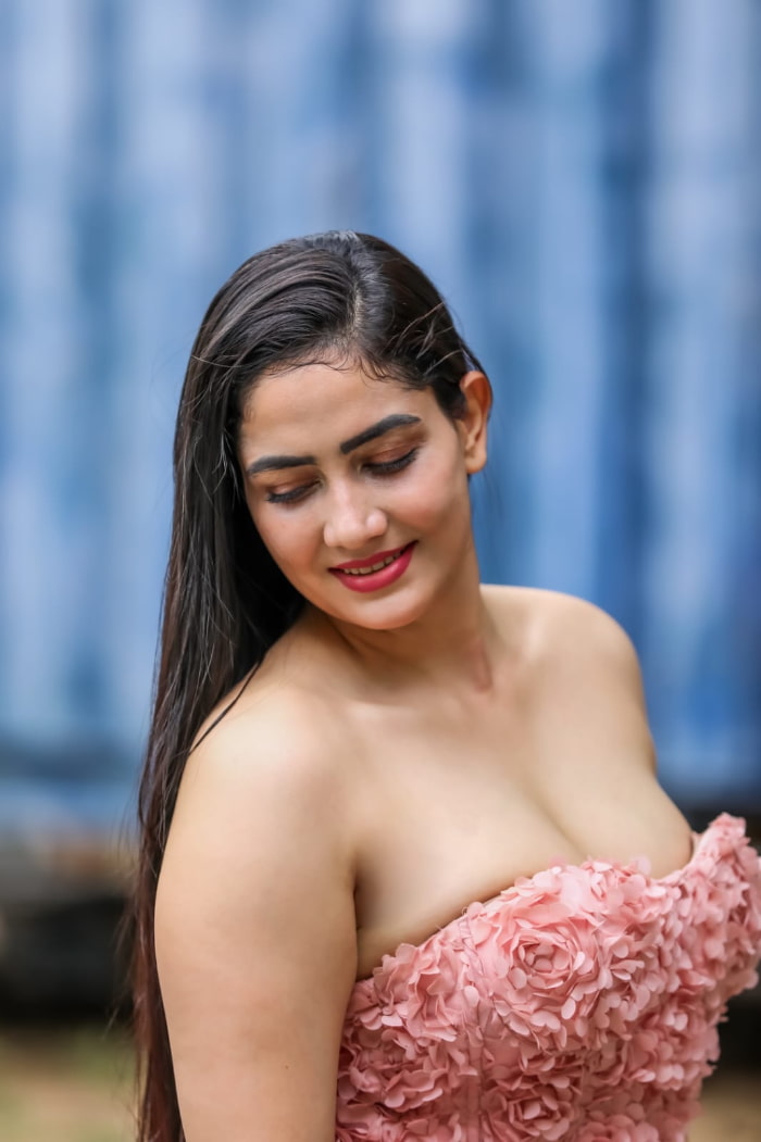  \"Komal Sharma's Latest Captivating Photos - Trending Hashtags Included!\"