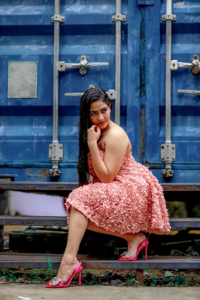  \"Komal Sharma's Latest Captivating Photos - Trending Hashtags Included!\"