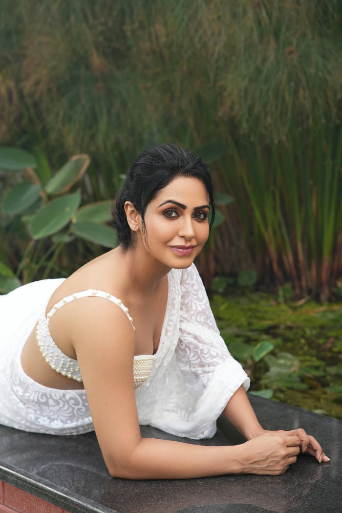 \"Captivating Nandini Rai: Explore Stunning Visuals with the Latest Trends!\"