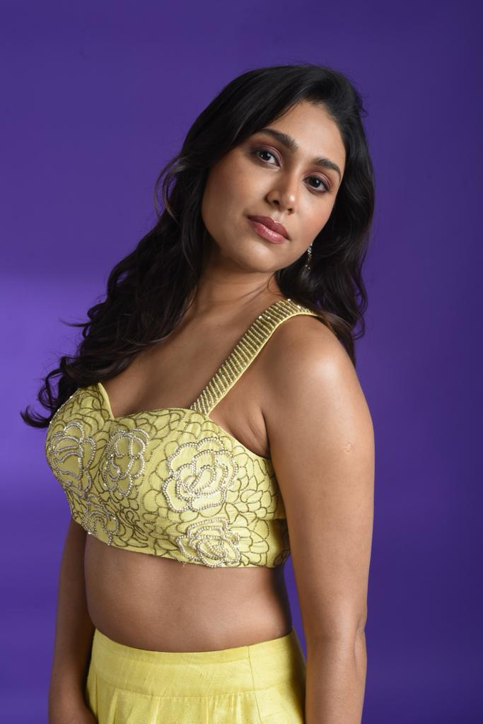 \"Captivating Manisha Yadav Photos: A Visual Delight for Your Eyes\"