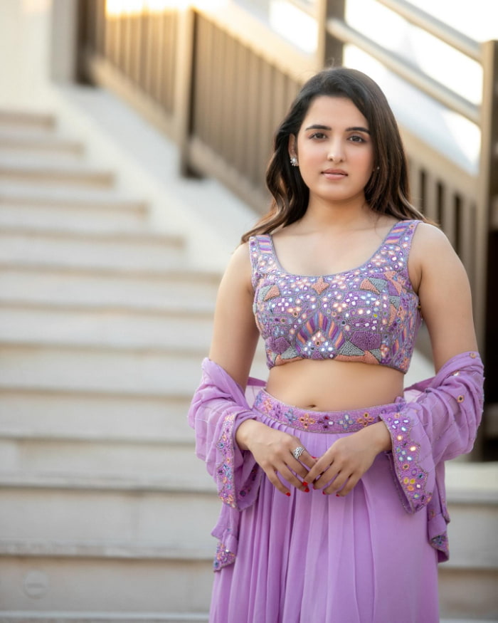 \"Captivating Shots: Shirley Setia's Stunning Photography\"