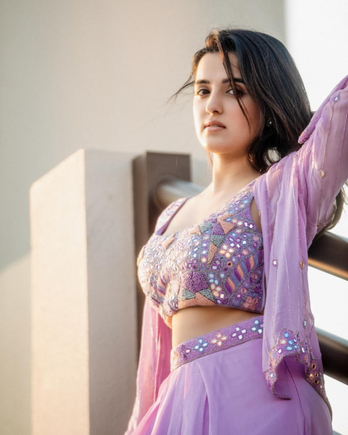\"Captivating Shots: Shirley Setia's Stunning Photography\"