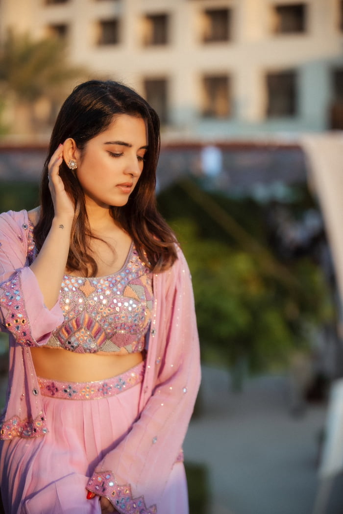Captivating Shots: Shirley Setia's Stunning Photography