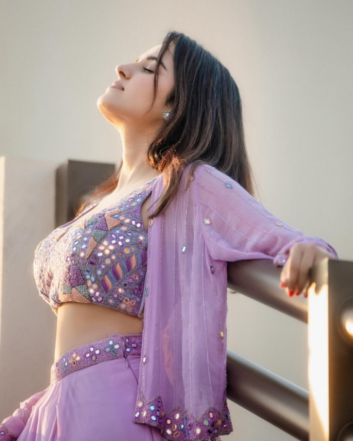 \"Captivating Shots: Shirley Setia's Stunning Photography\"