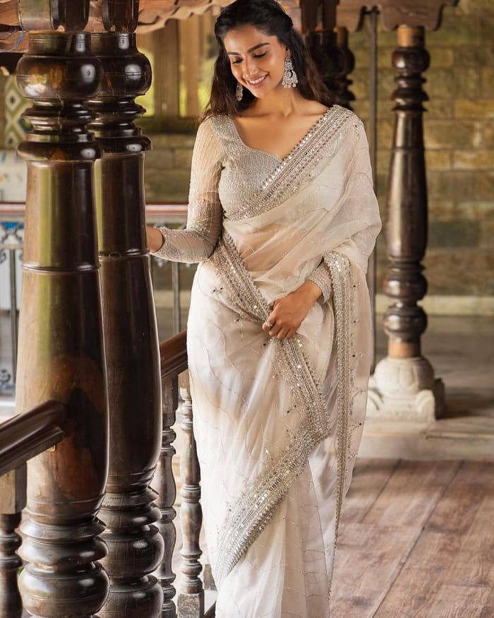 \"Captivating Snapshots: Latest Photoshoot Featuring Meenakshi Chaudhary\"