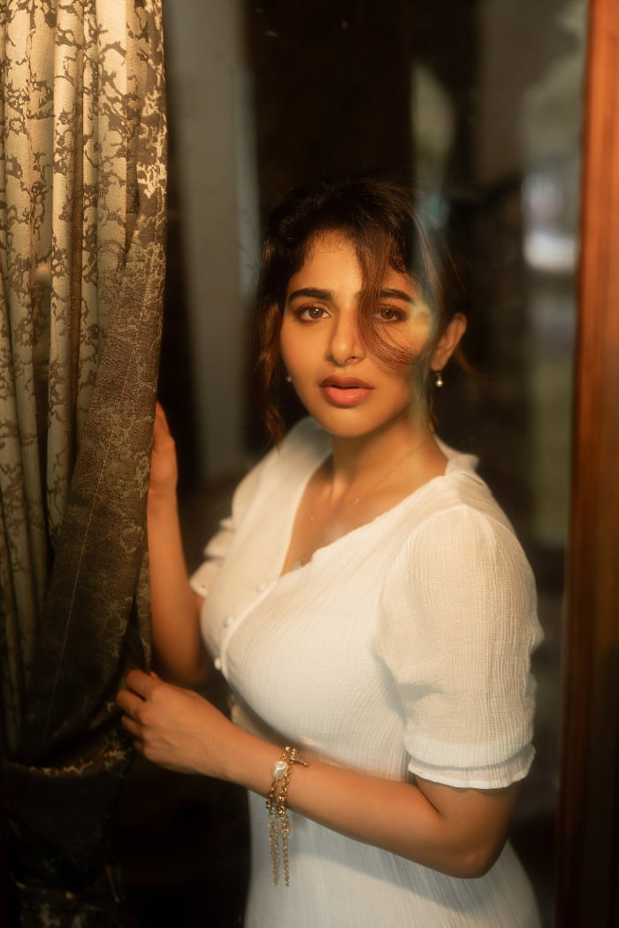 \"Aiswarya's Latest Captivating Moments: Recent Snapshots and Clicks\"