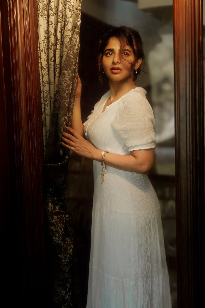 Aiswarya's Latest Captivating Moments: Recent Snapshots and Clicks