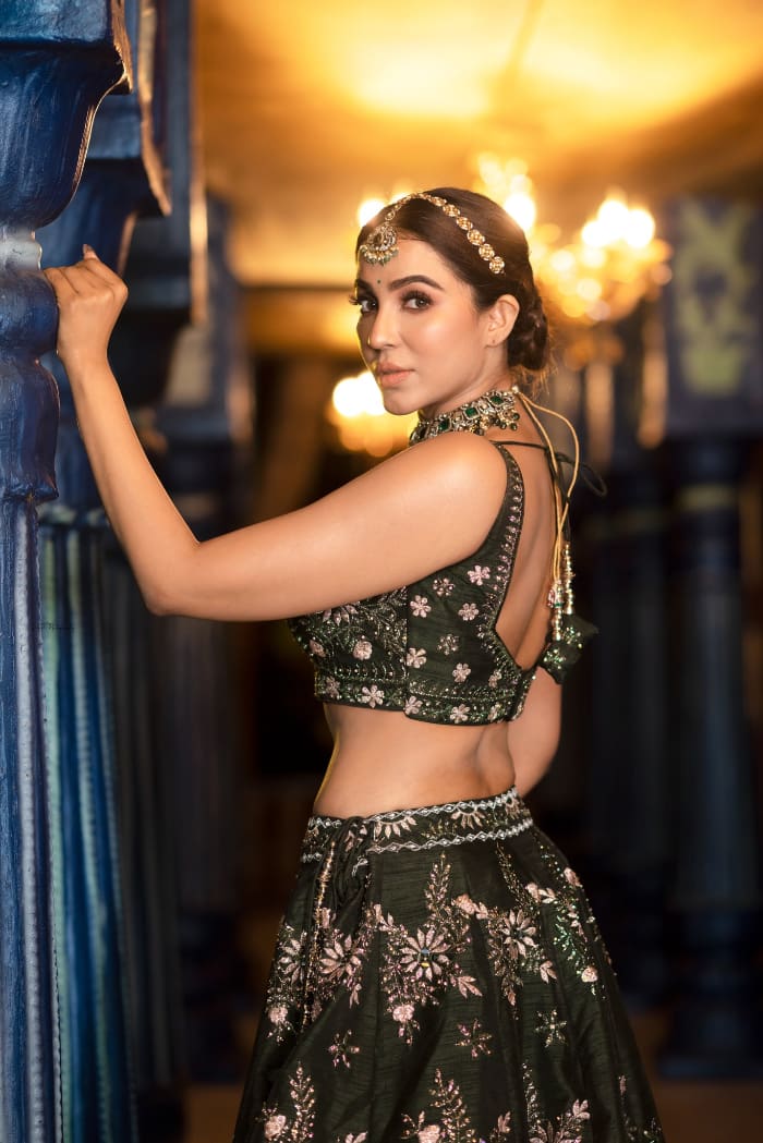 \"Stunning Photoshoot with Parvathy Nair: Captivating Images That'll Leave You Spellbound!\"