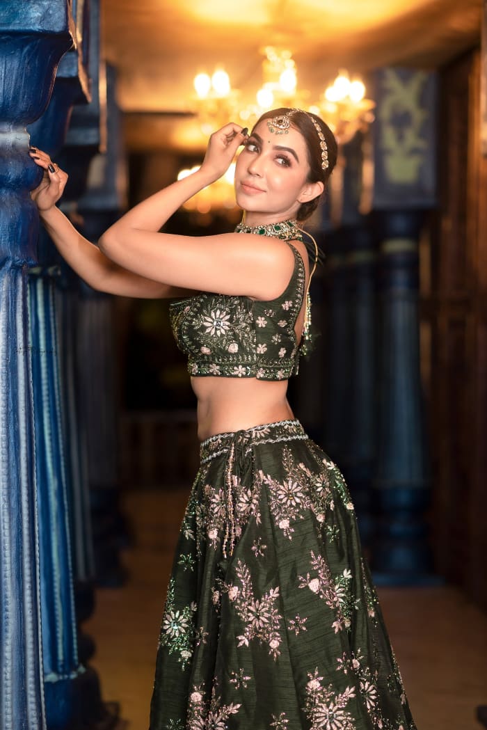 Stunning Photoshoot with Parvathy Nair: Captivating Images That'll Leave You Spellbound!