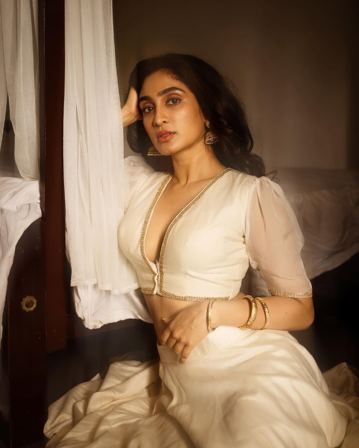 \"Captivating Shots Featuring Deepti Sati: Explore the Stunning Gallery\"