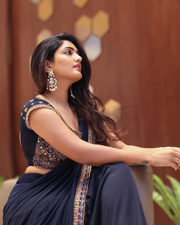 Captivating Snapshots: Eesha Rebba's Latest Stunning Photo Collection