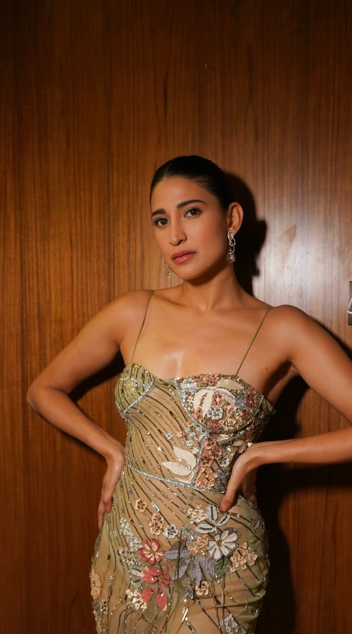 Aahana Kumra's Newest Captivating Images