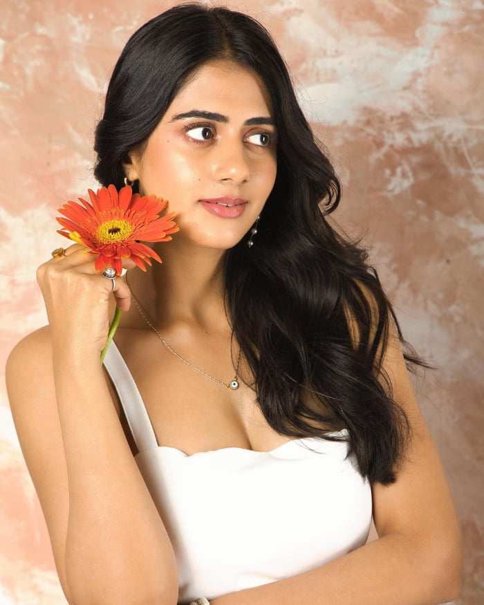 \"Captivating Snapshots Featuring Gehna Sippy: A Stunning Visual Journey\"