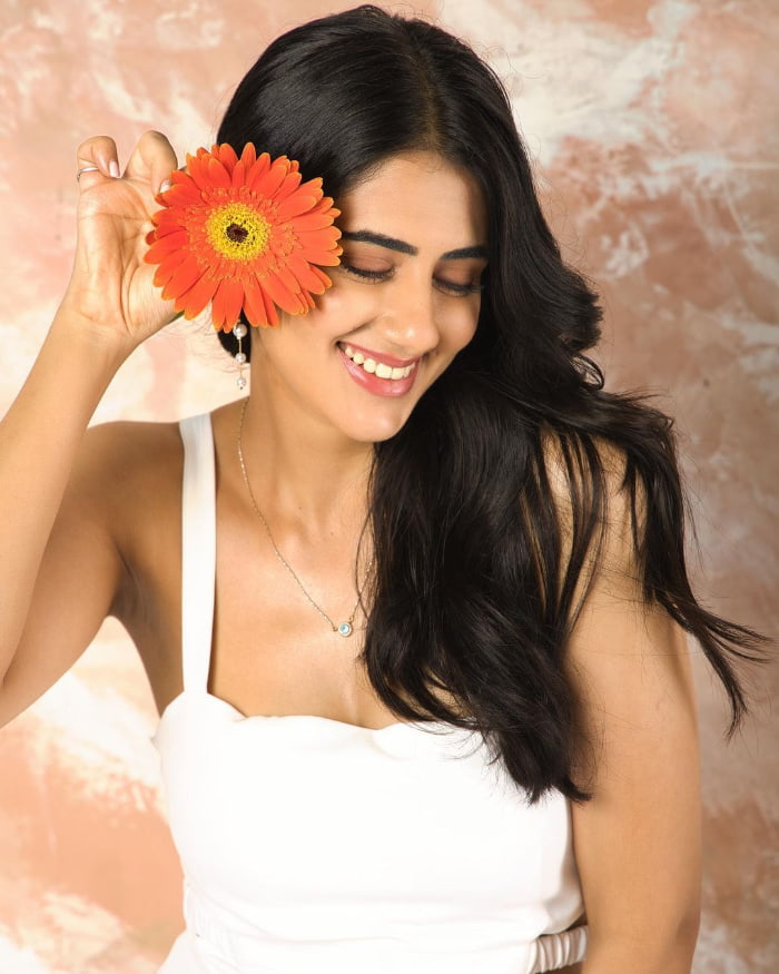 Captivating Snapshots Featuring Gehna Sippy: A Stunning Visual Journey