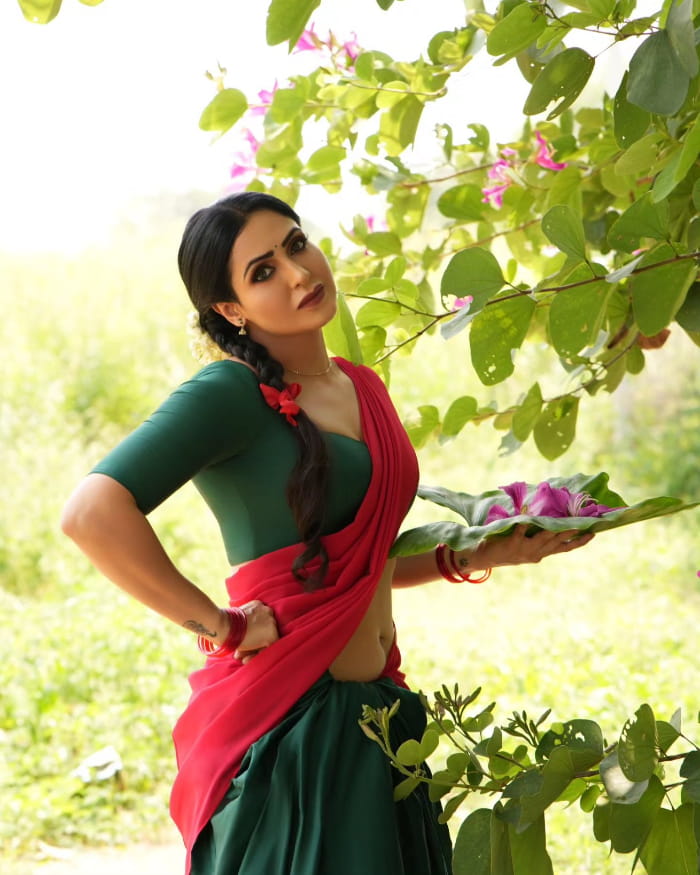  \"Captivating Portraits: Discover Nandini Rai's Alluring Photography\"