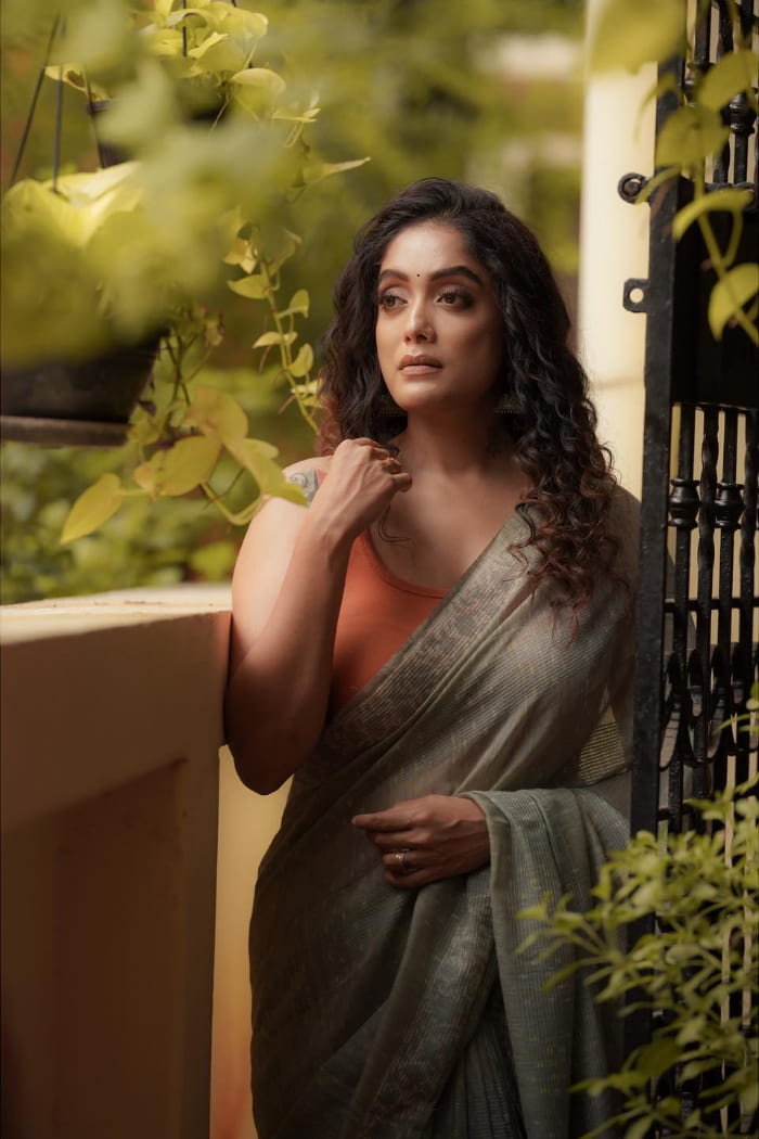 Trending Snapshot Gallery: Abhirami Venkatachalam's Newest Captures Unveiled!