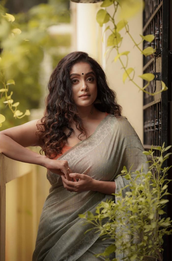 \"Trending Snapshot Gallery: Abhirami Venkatachalam's Newest Captures Unveiled!\"