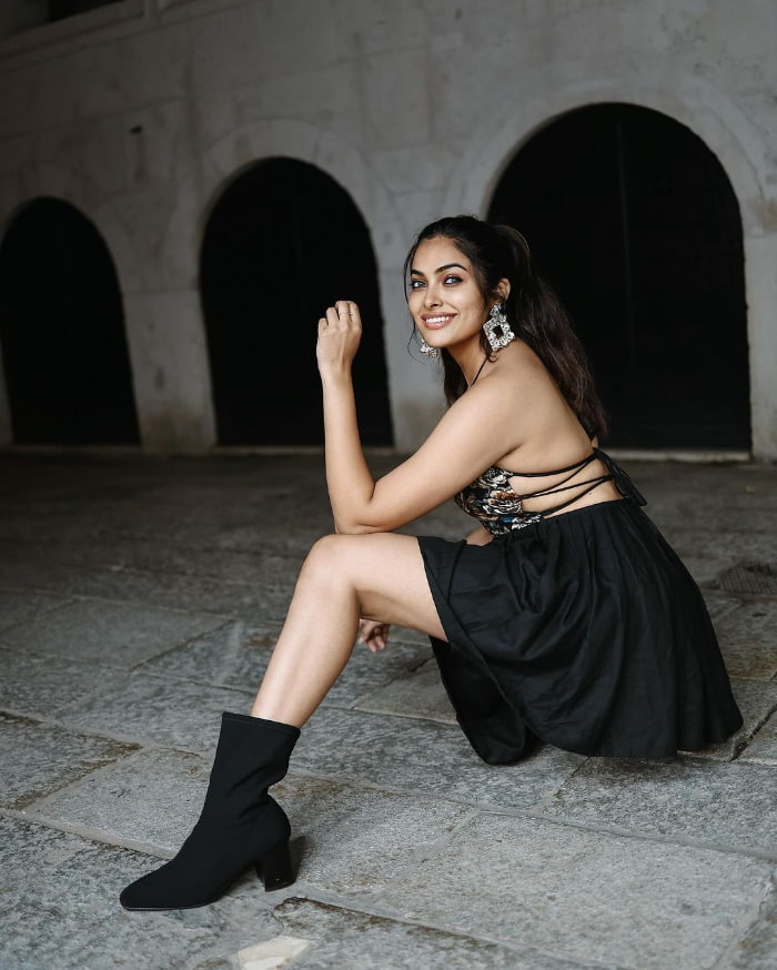 \"Enchanting Portraits of Divi Vadthya: A Captivating Visual Story\"