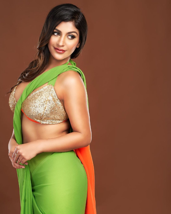  \"Captivating Shots of Yaashika Aanand: A Visual Delight for Fans and Admirers\"