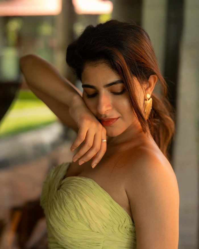 \"Aiswarya: Exclusive Snapshots Revealed! Latest Photoshoot Highlights 2024\"