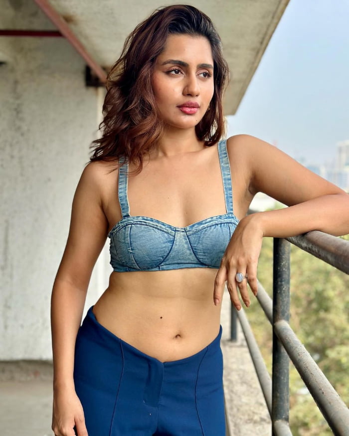  \"Captivating Shots of Anushka Luhar: A Visual Delight for Photography Enthusiasts\"