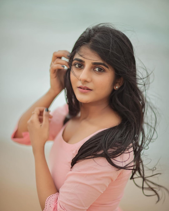 \"Gabriella Charlton's Latest Captures: A Glimpse into Recent Clicks with Trending Hashtags\"