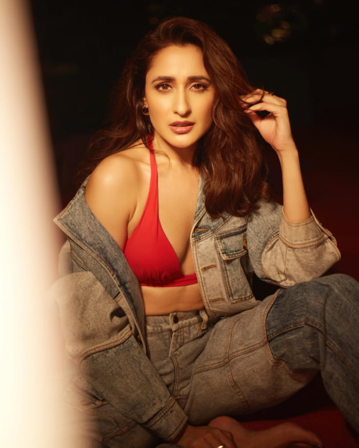 Pragya Jaiswal's Stunning Captures: A Visual Delight with the Latest Trending Hashtags