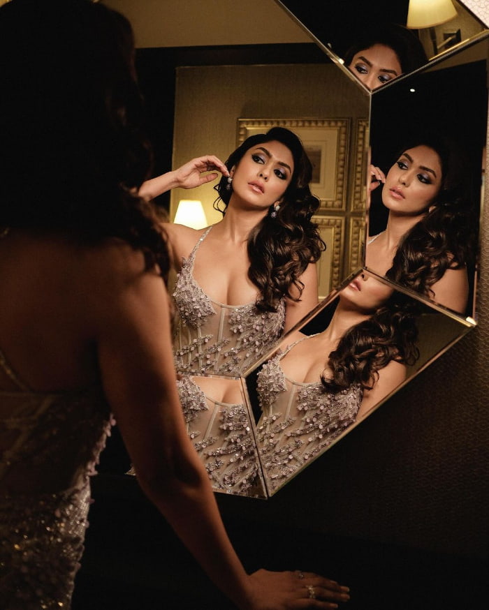 \"Captivating Photos Featuring Bollywood Star Mrunal Thakur | Stunning Images and Moments\"
