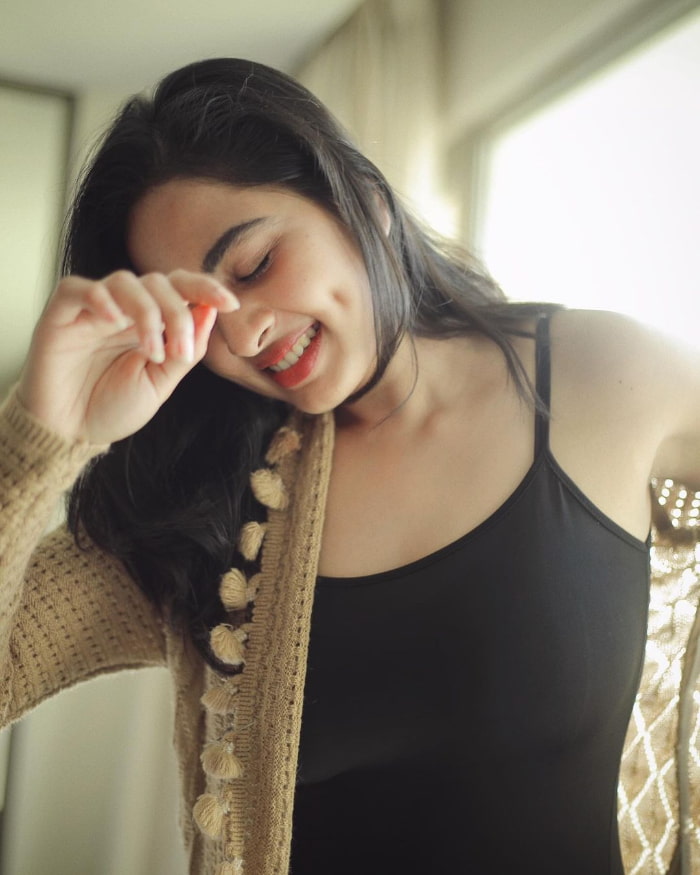 \"Captivating Moments: Explore the Latest Stunning Photos of Shrushti Dange\"