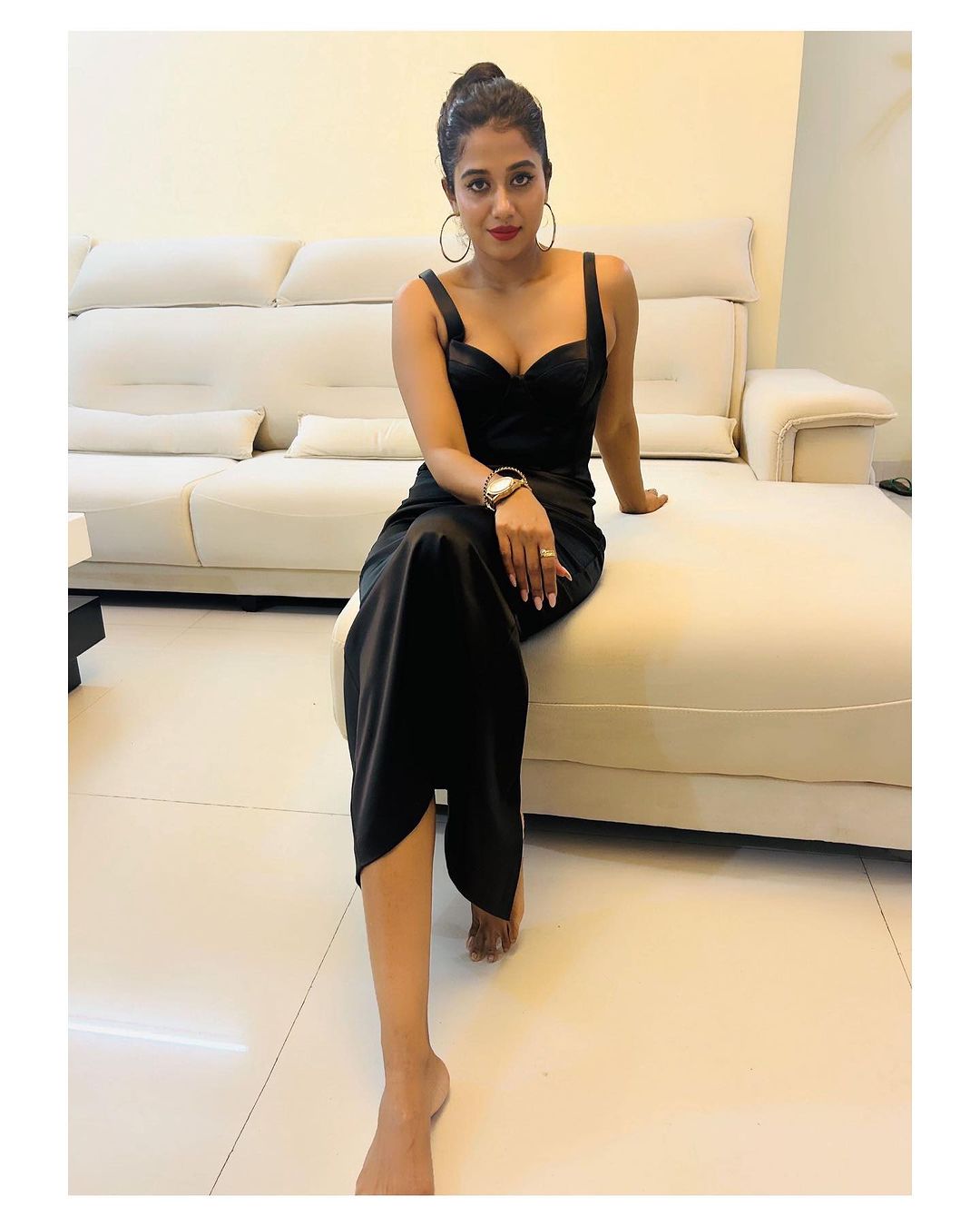 \"Captivating Shots of Shilpa Manjunath: A Stunning Visual Journey\"