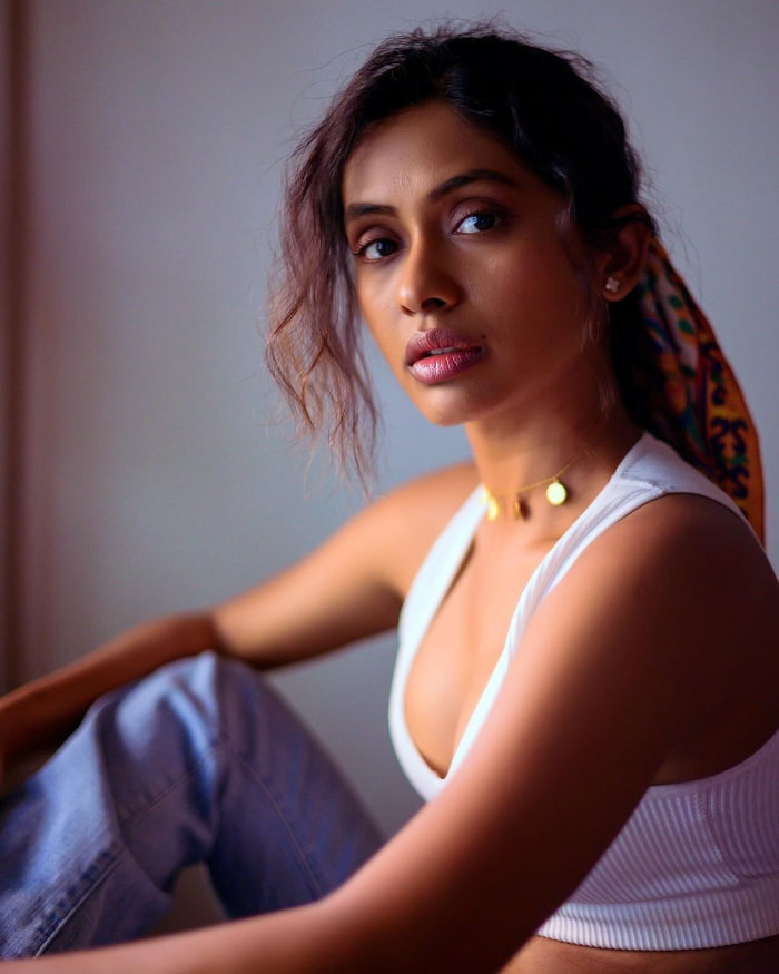 \"Captivating Shots of Anjali Patil: A Visual Delight!\"