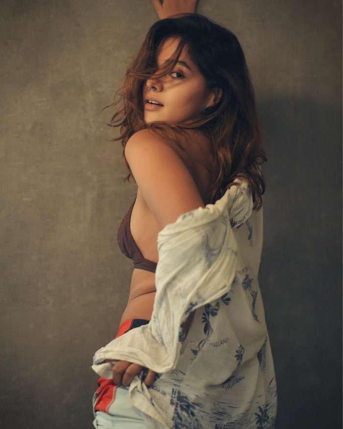\"Discover the Newest Pictures of Pranati Rai Prakash: Trending Celebrity Snaps!\"