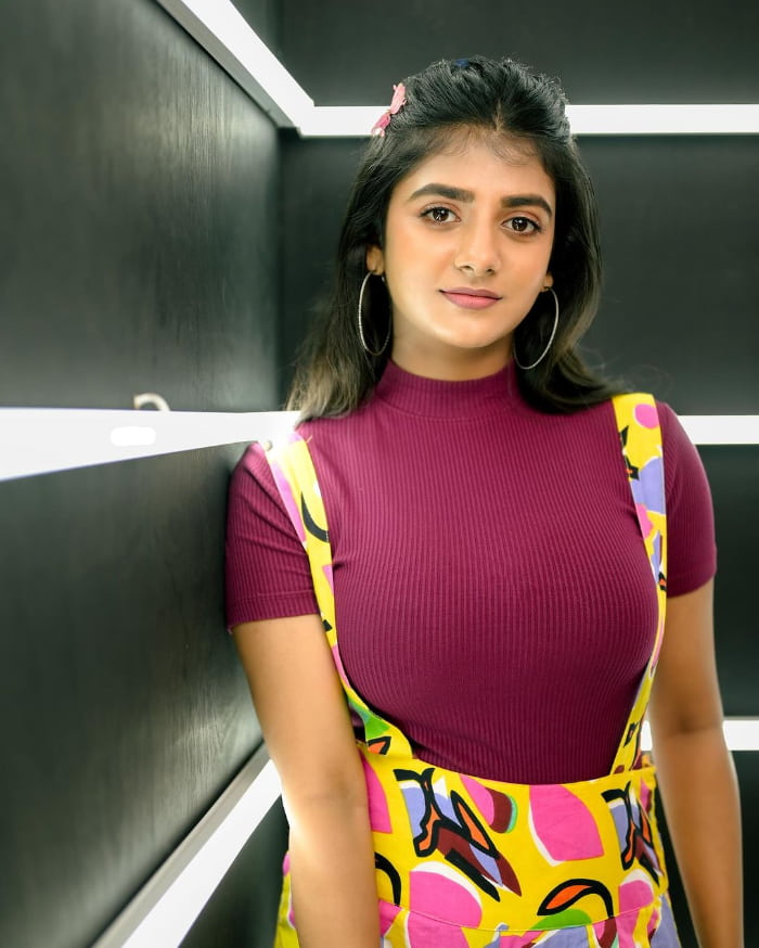 \"Stunning New Shots of Gabriella Charlton: A Visual Delight for 2024\"