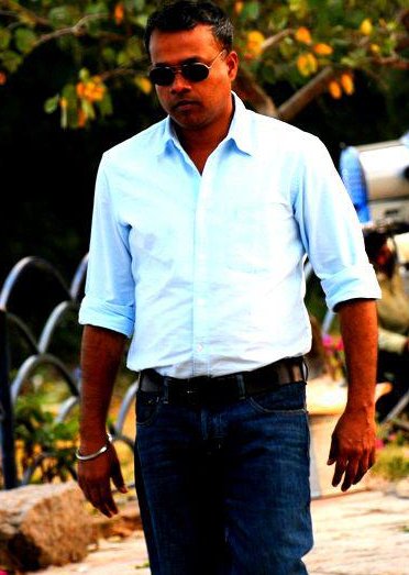 Gautham also endorsed his Vinnaithaandi Varuvaaya to Rajamouli