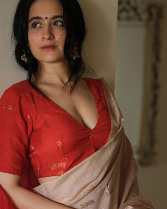 \"Stunning Photoshoot of Sanjeeda Sheikh: Embrace the Beauty!\"