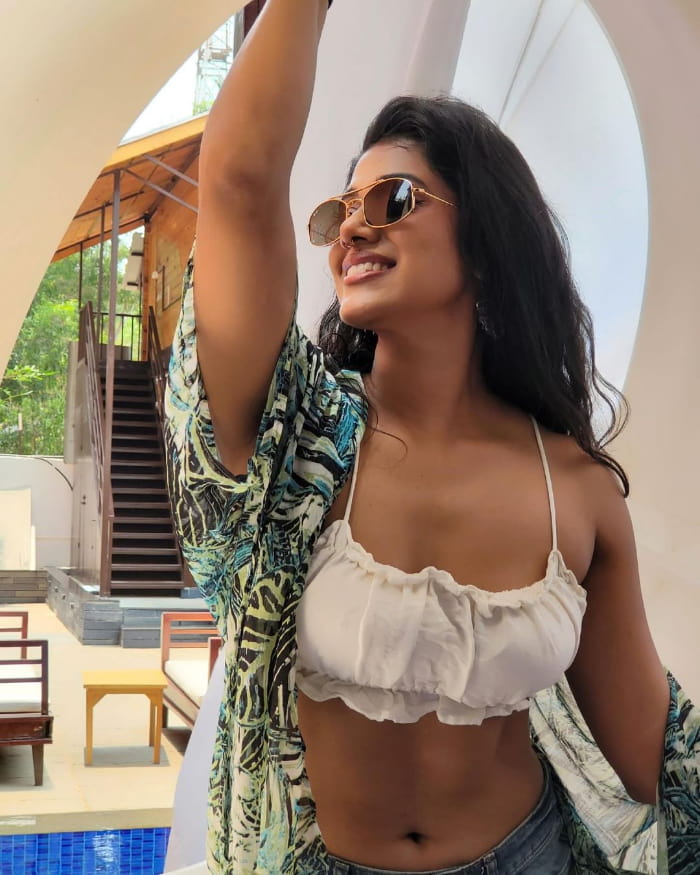 Stunning Shilpa Manjunath Stills: A Captivating Photo Collection