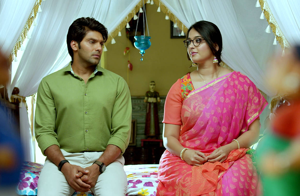 Inji Iduppazhagi Tamil Movie Stills | Anushka, Arya