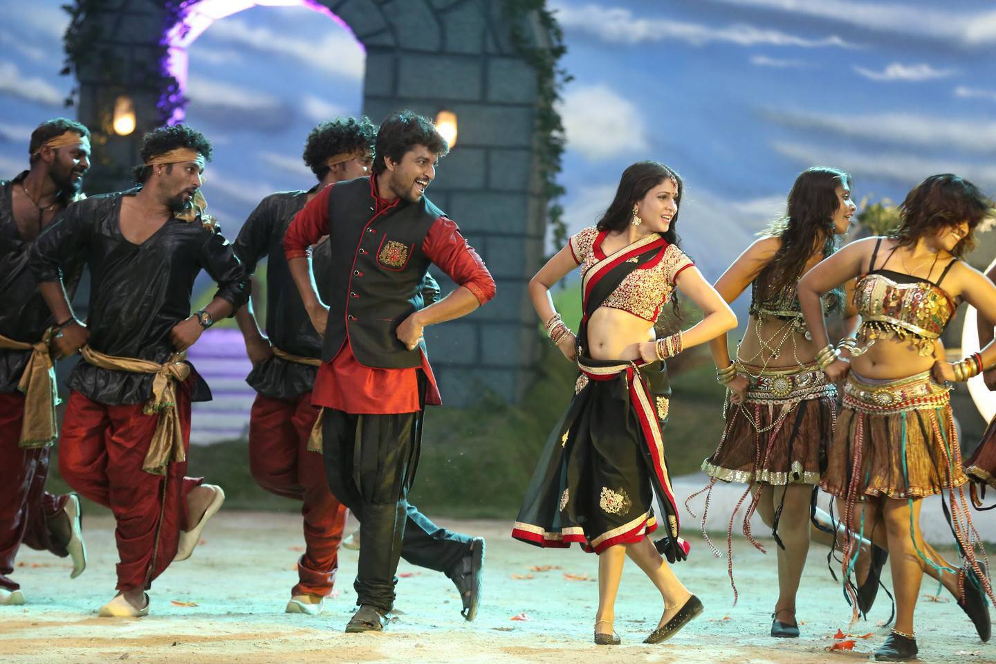 Nani and Lavanya Tripathi Stills from Bale Bale Magadivoy Telugu Movie
