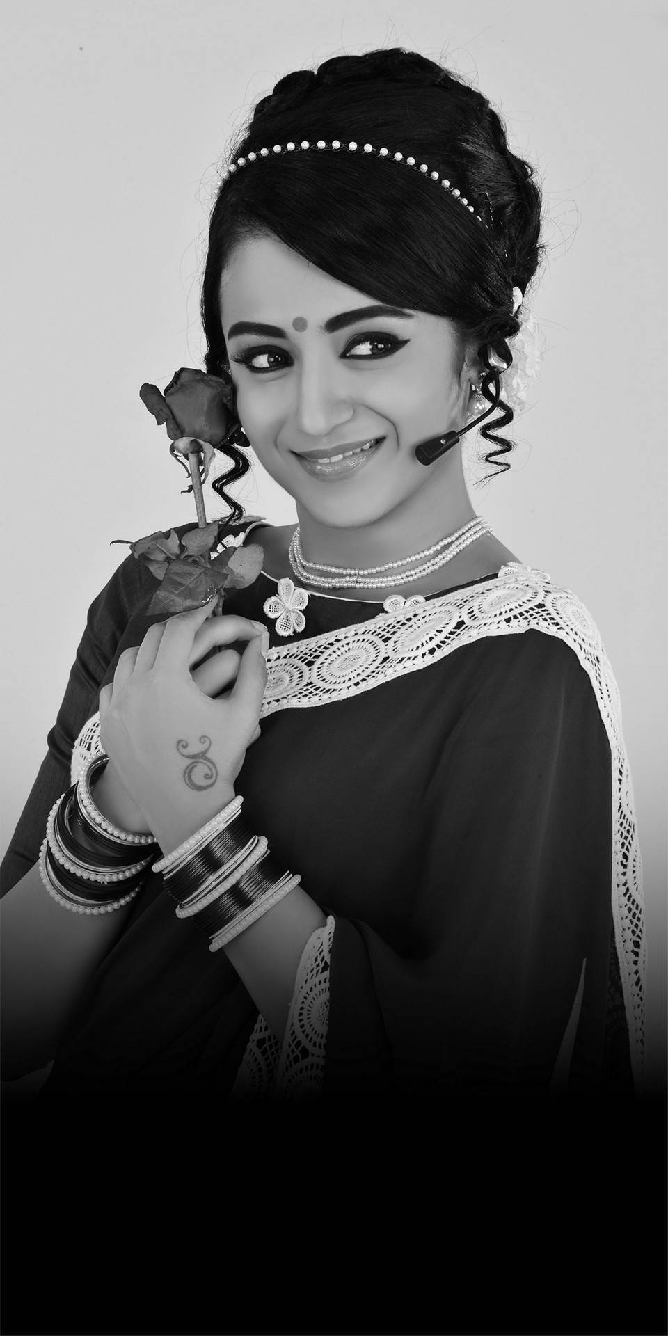 Beautiful Trisha New Stills from Nayaki Movie