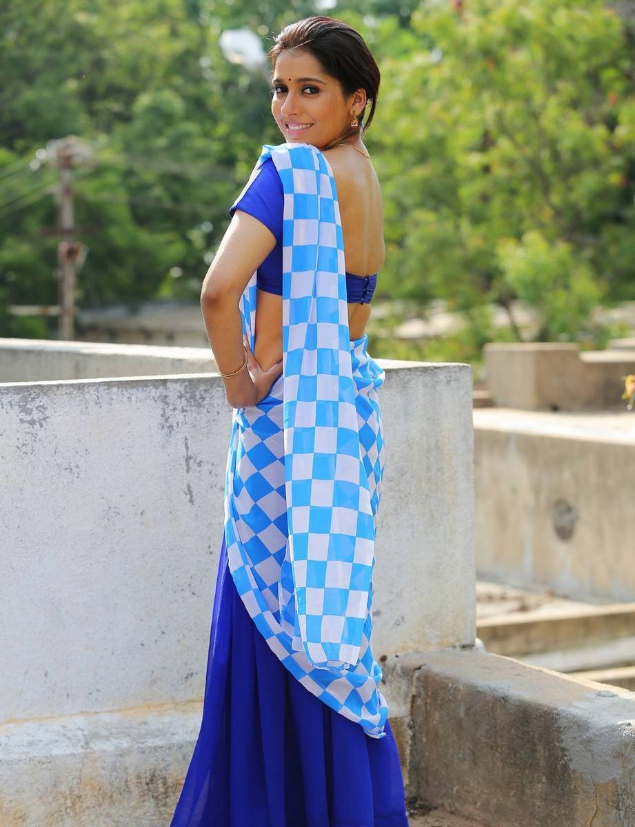 Rashmi Gautam Stills from Guntur Talkies Movie