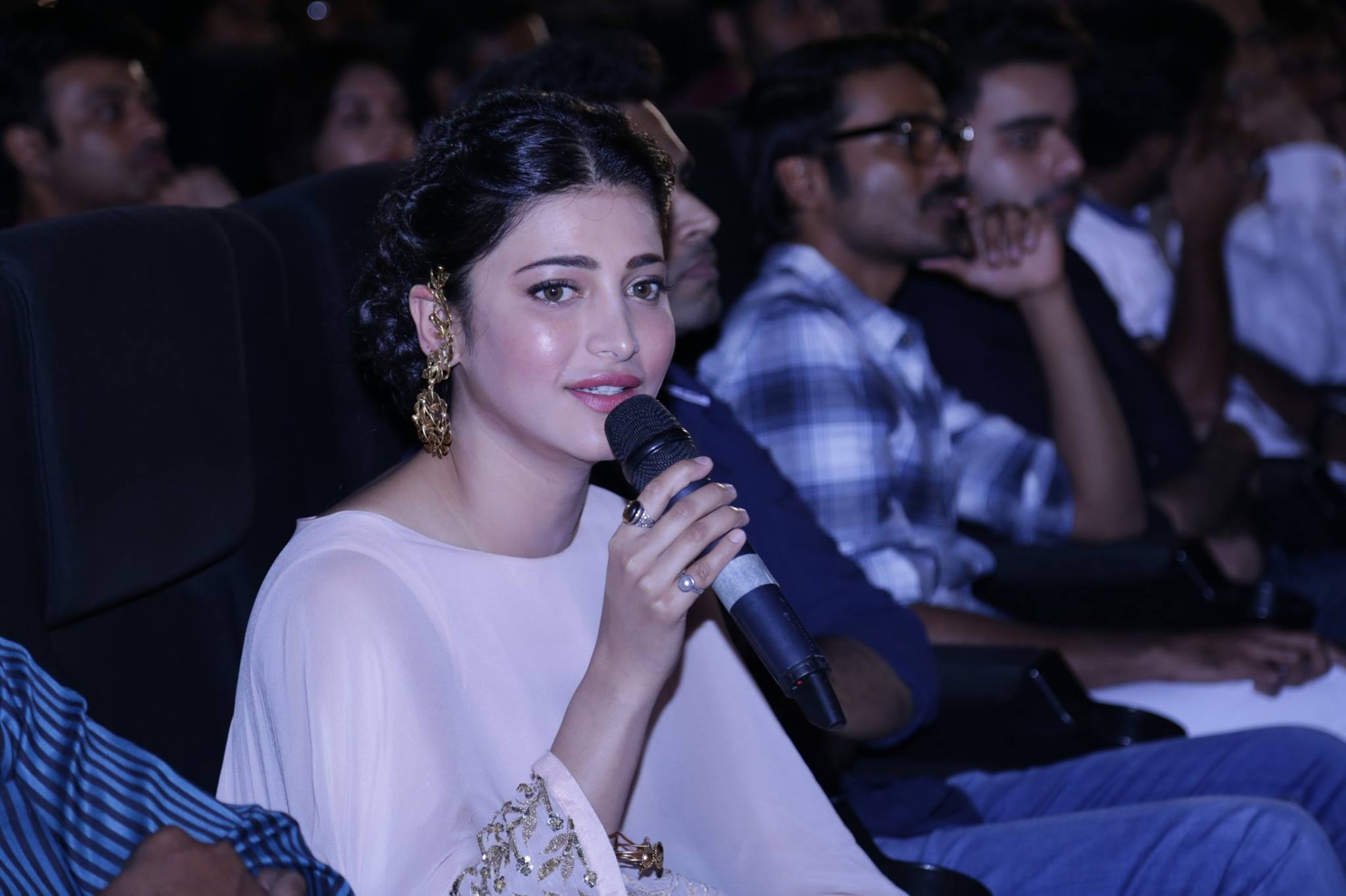 Shruthi Hassan at Thoongavanam Audio Launch