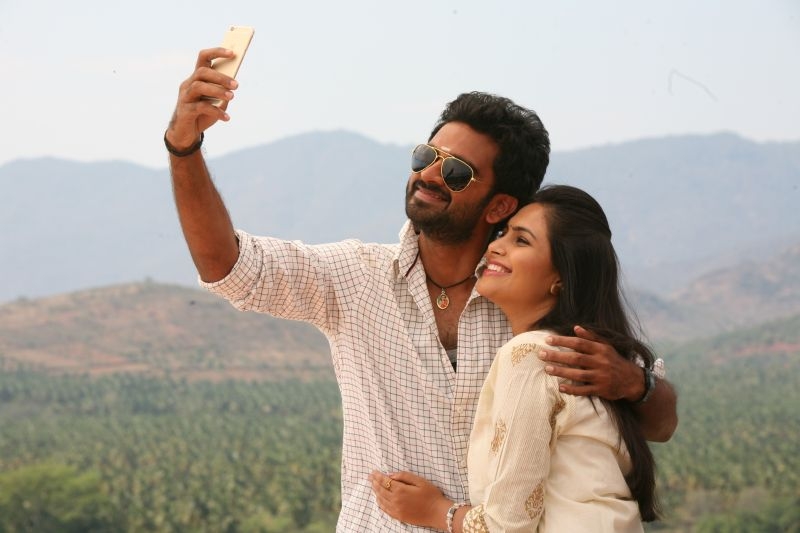 Ashok Selvan and Shruthi in the movie 144