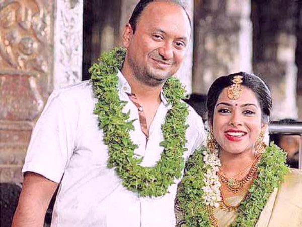 Check here how Kadhal Sandhya got married