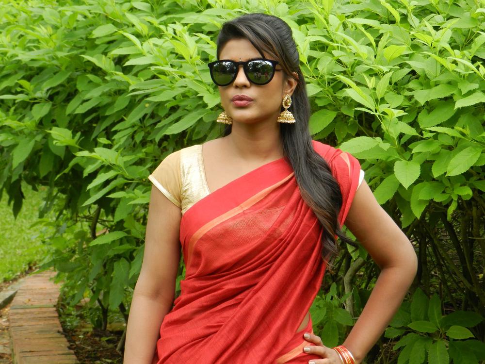 Iyshwarya Rajesh Stills from Hello Naan Pei Pesuren Tamil Movie 