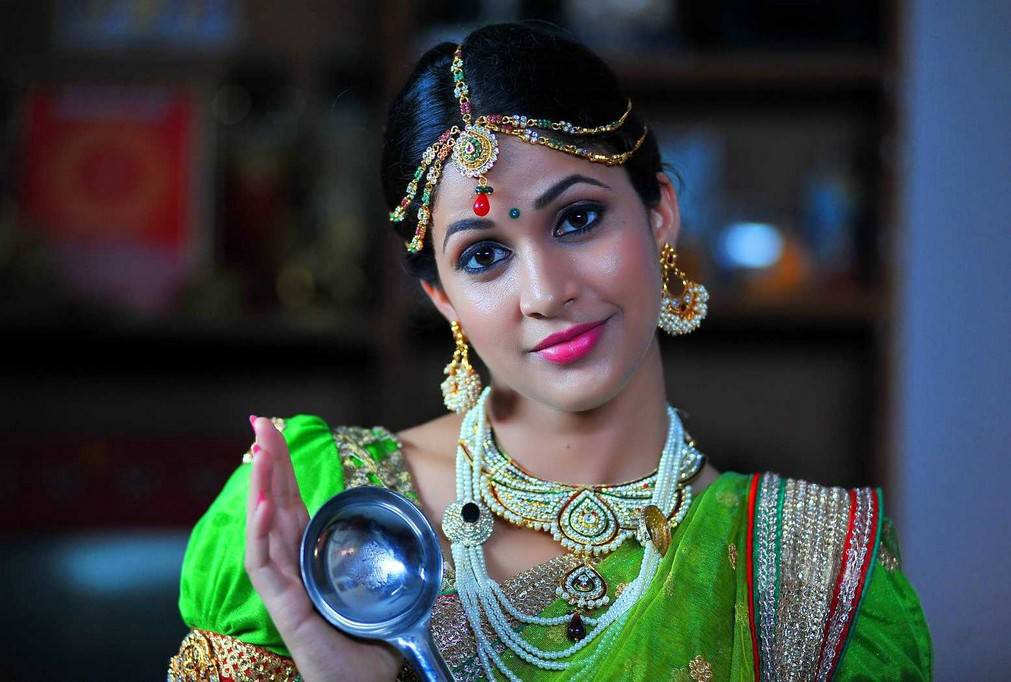 Lavanya Tripathi Stills From Lacchimdeviki O Lekkundi 