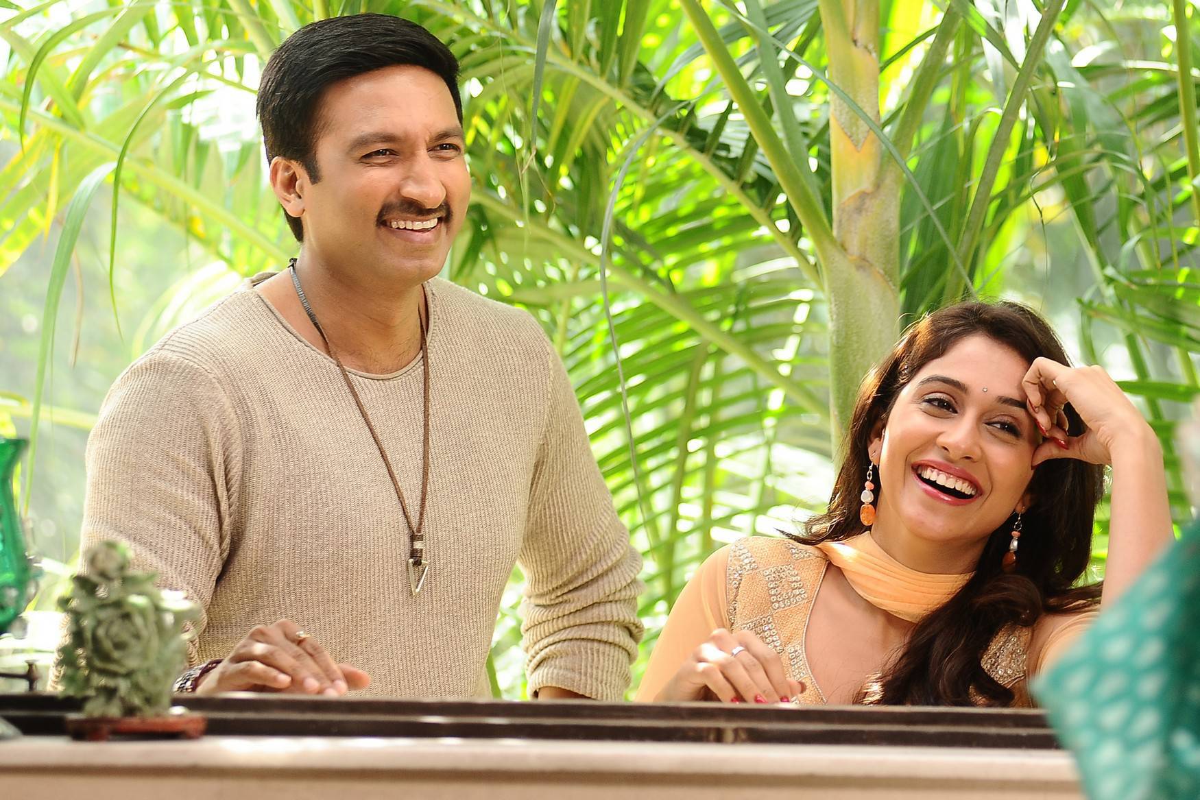Soukhyam Telugu Movie Stills | Gopichand, Regina Cassandra