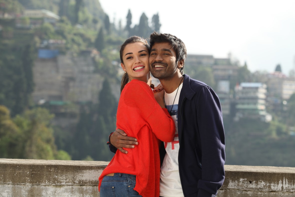 Dhanush, Amy Jackson Stills from Thangamagan